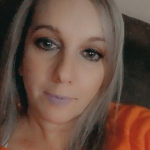 Meet your Posher, Elvia